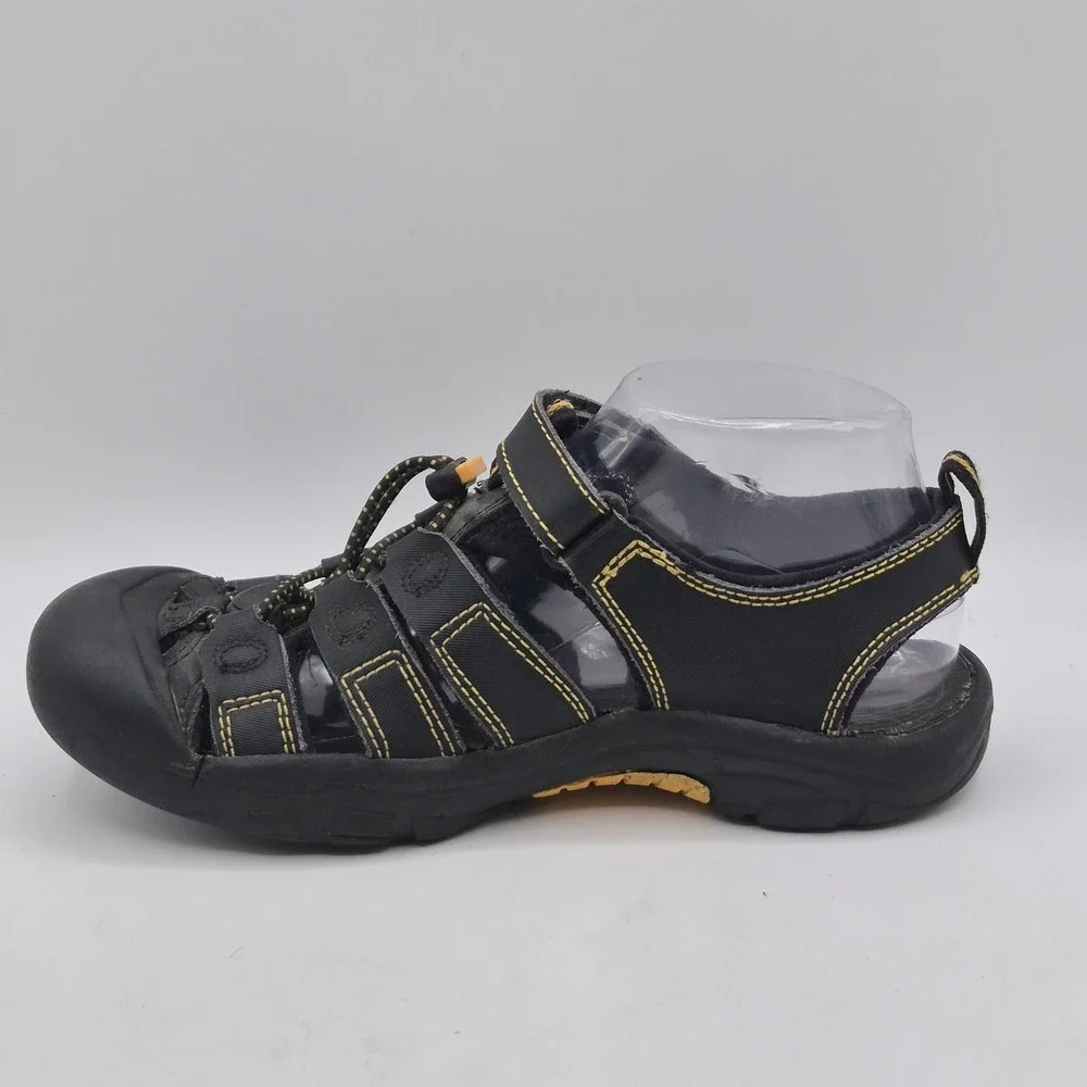 KEEN Sandals Shoes‎ Teens Size 3 Black Closed Toe Water Hiking Outdoor Bungee